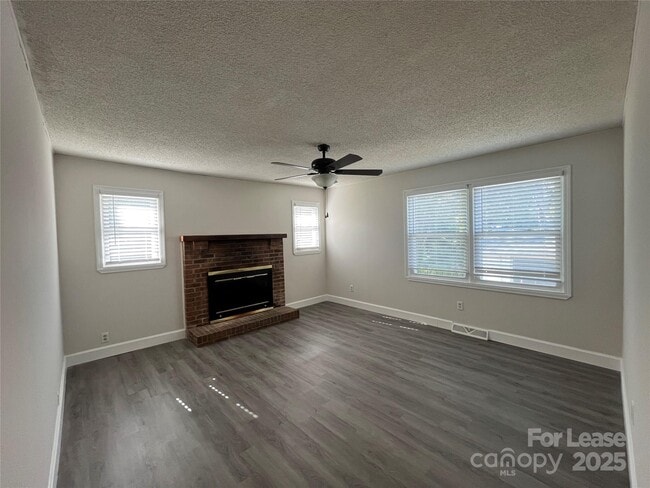 Photo - 1120 Hensley Rd