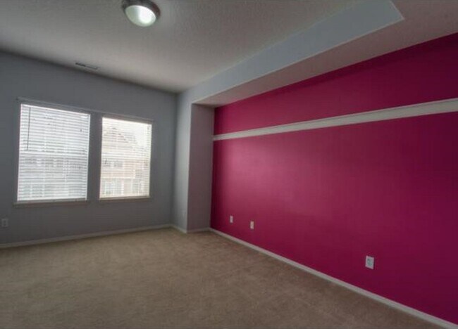 Photo - Corner 2 Bed 2.5 Bath Townhome - Garage and Washer/Dryer + Convenient to Nike, Intel and More!