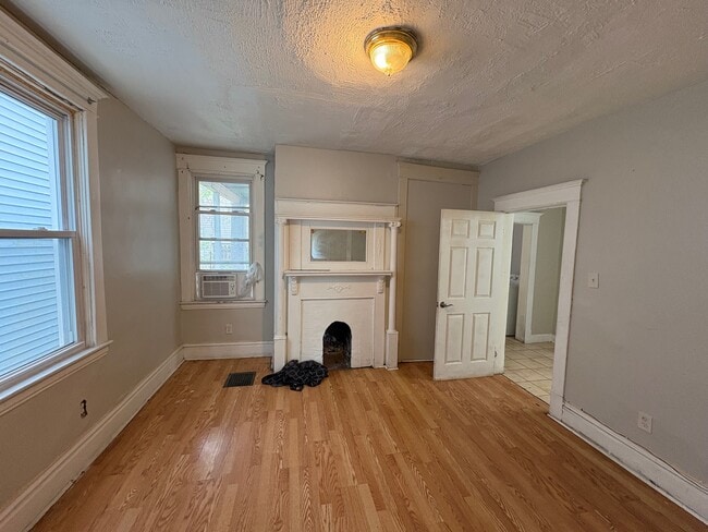 Building Photo - 207 Dunseith St