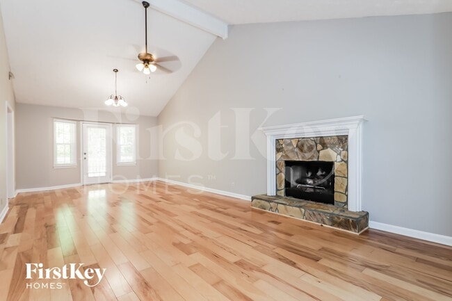 Photo - 960 Old Spring Way NE
