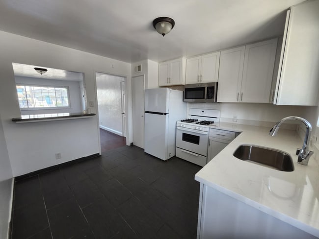 Building Photo - 4300 Market St Unit B