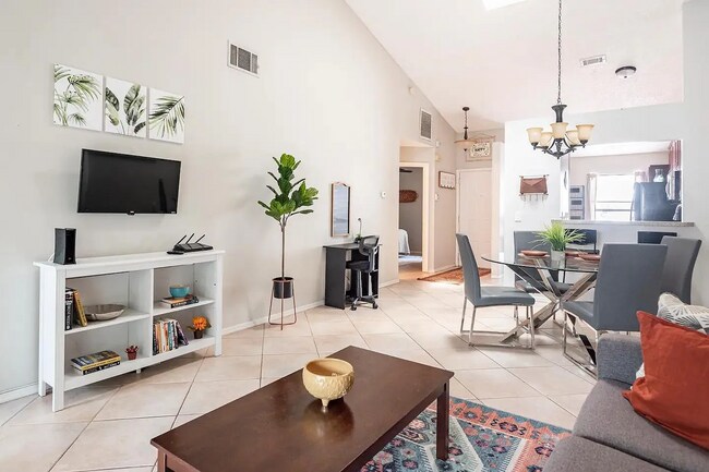 Photo - 134 Lakepointe Cir