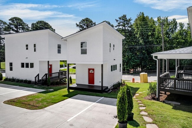 Photo - 1749 Crest Rd