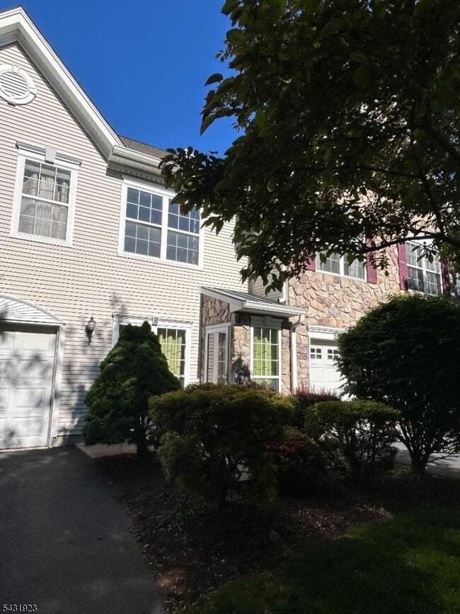 Photo - 18 Dorchester Dr