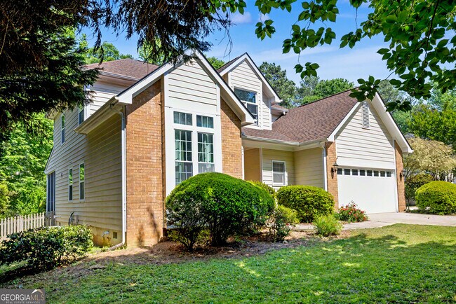 Photo - 322 Welton Way