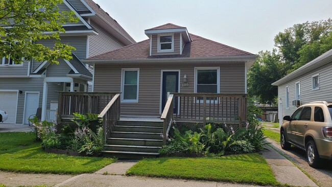 Building Photo - 186 Water St