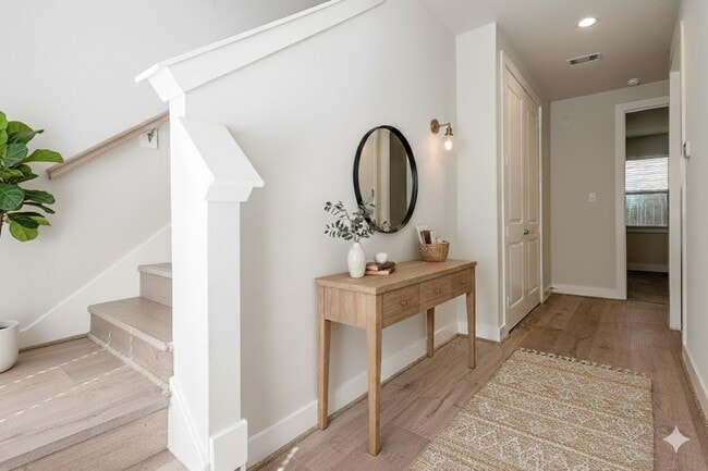 Photo - 2948 Alice St