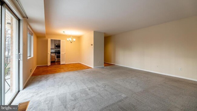 Photo - 10648 Montrose Ave Unit 102