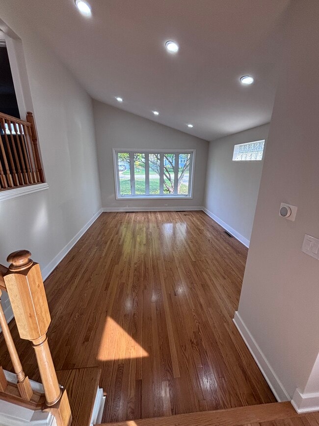 Photo - 532 Warren Rd