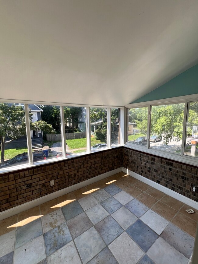 Photo - 239 Oxford Ave Unidad 2