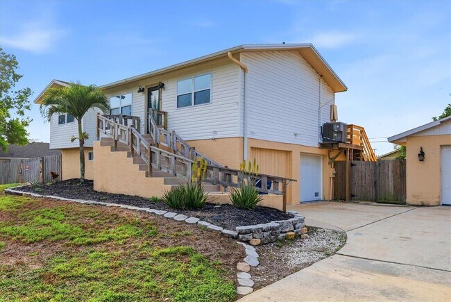 Photo - 515 46th St W