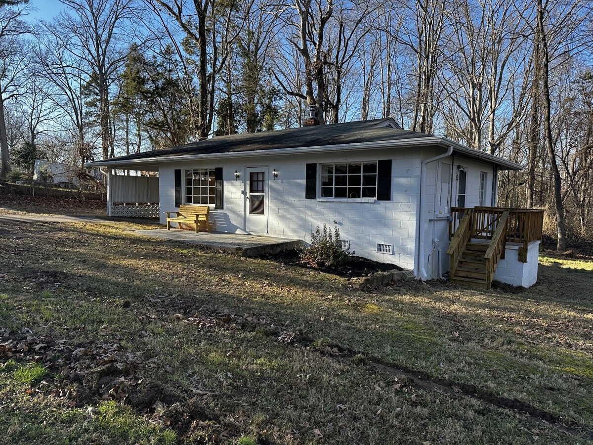 Photo - 3056 E Main St Ext