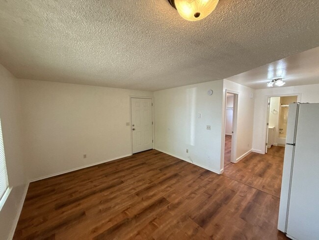 Photo - 150 Manbrin Dr N