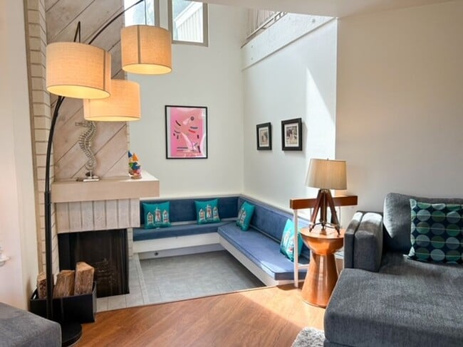 Building Photo - 3674S - Hollywood Beach Hideaway Rental