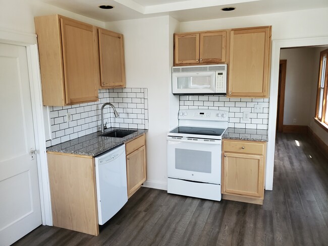 Building Photo - 401 Morgan Ave N Unit Floor 2 Rental