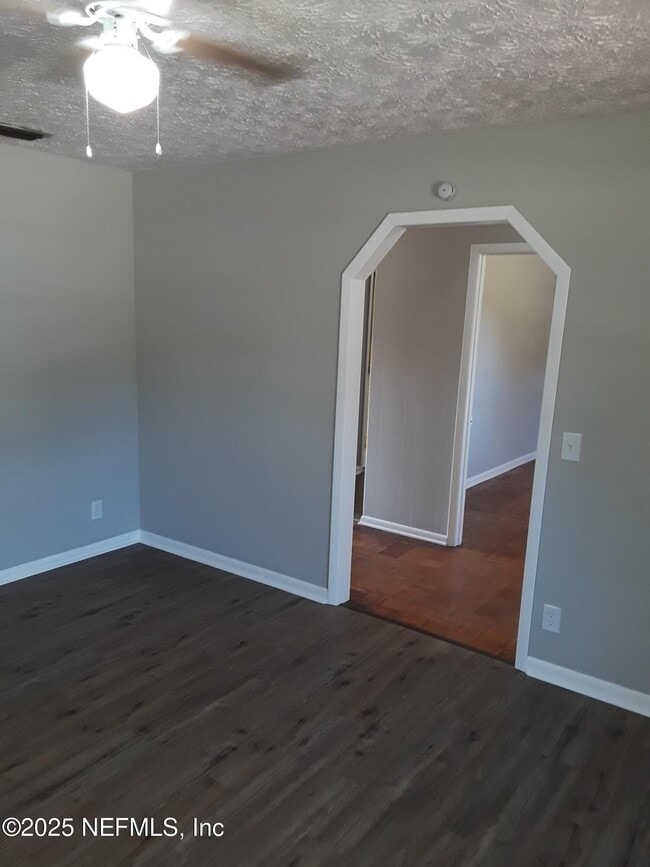 Photo - 7930 Tarling Ave