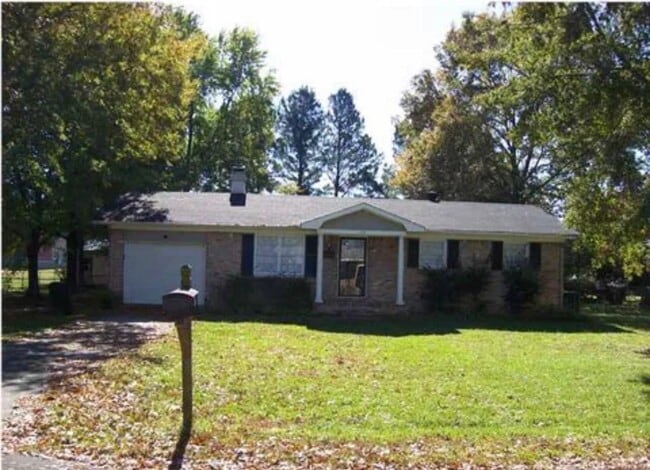 Building Photo - 120 Forrest Dr