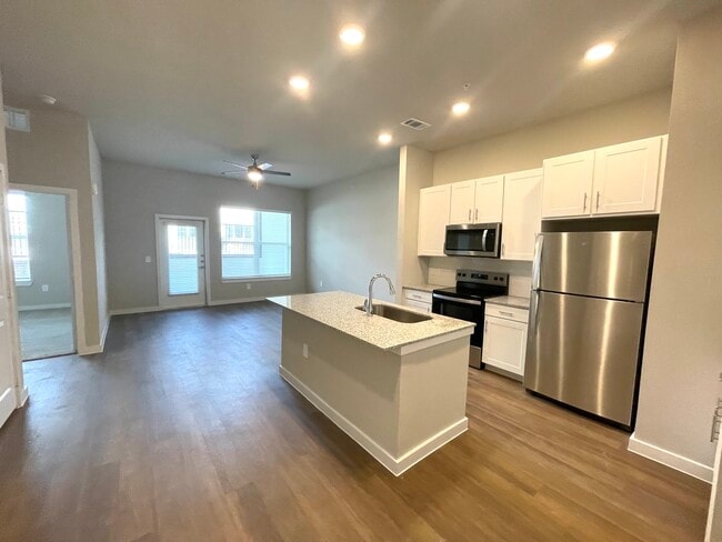 Building Photo - 1325 Choate Pkwy Unit 9101