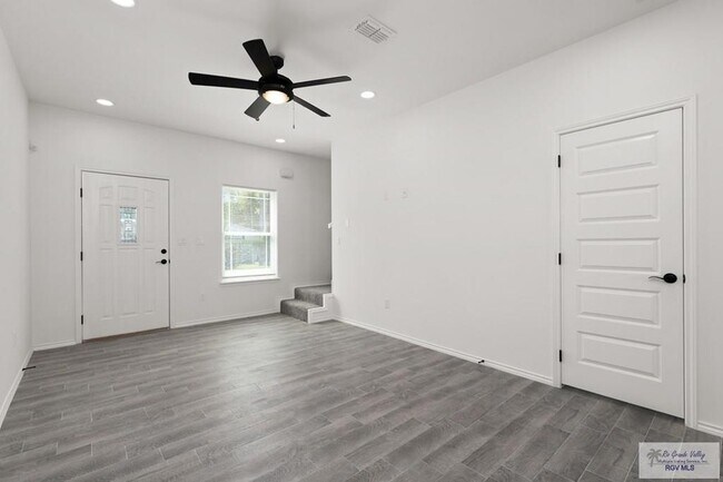 Photo - 405 Lion's Villa Ave