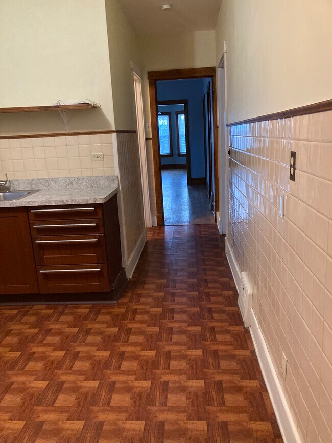 Kitchen - 926 Circle Ave Unit 2