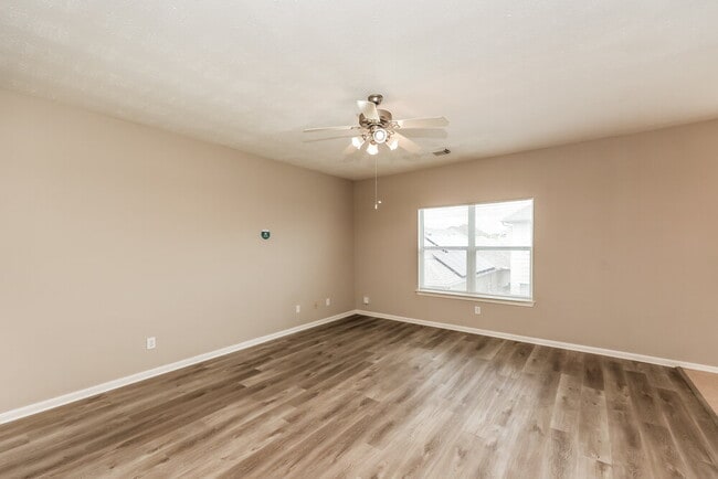 Photo - 814 Forest Ivy Ln