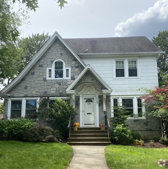 Building Photo - 508 W Englewood Ave Rental