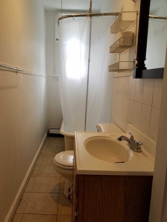 Building Photo - 267 Windsor St Unit 2 Rental
