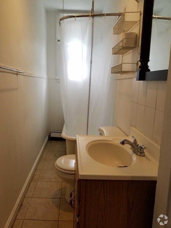 Building Photo - 267 Windsor St Unit 2 Rental