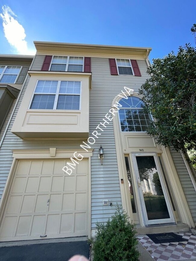 Photo - 865 Tall Oaks Square