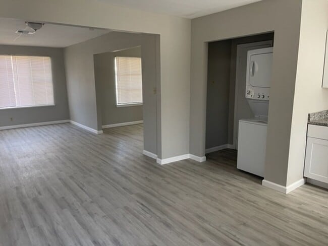 Photo - 206 Marmok Ave