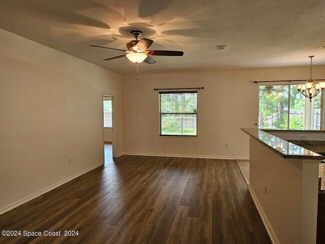 Photo - 3335 Burdock Ave