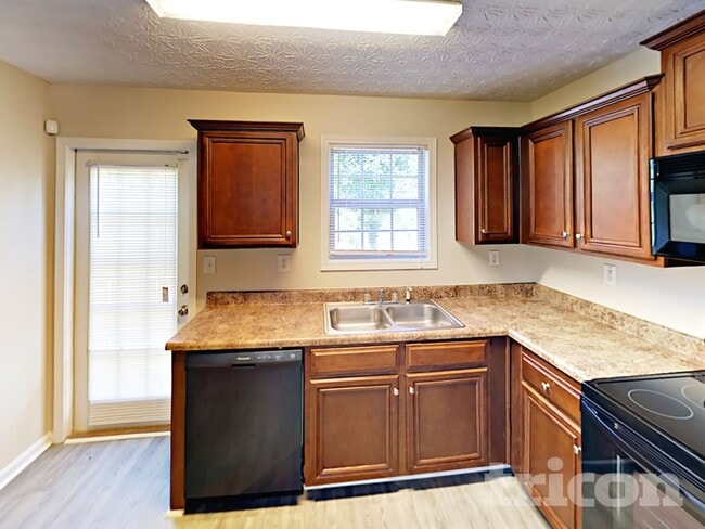Photo - 1047 Wedgewood Ct NE
