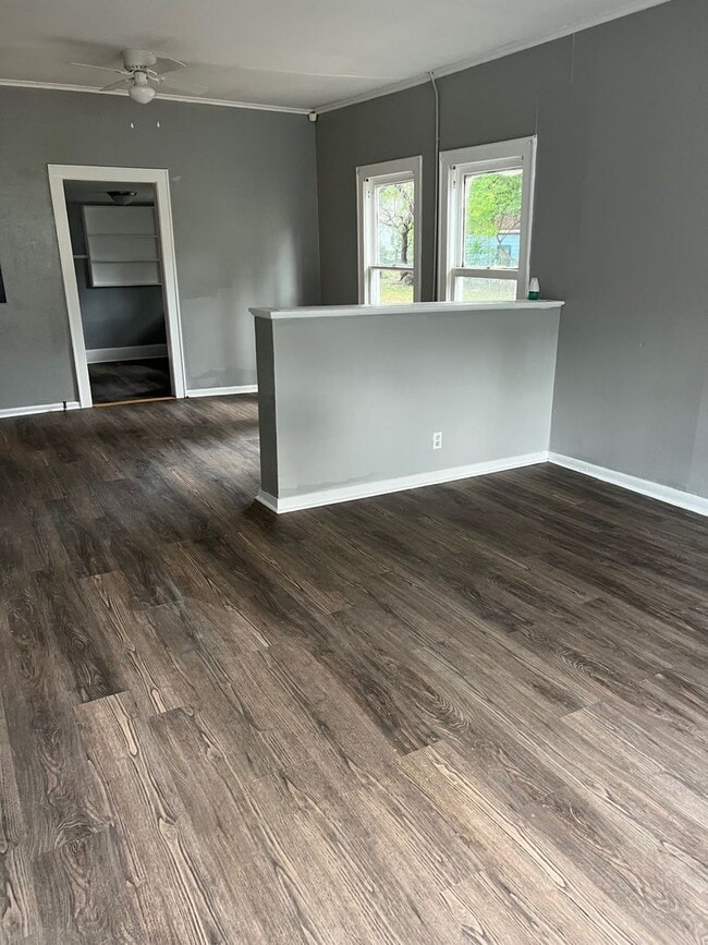 Photo - Large 4 Bedrooms 2 Bathrooms