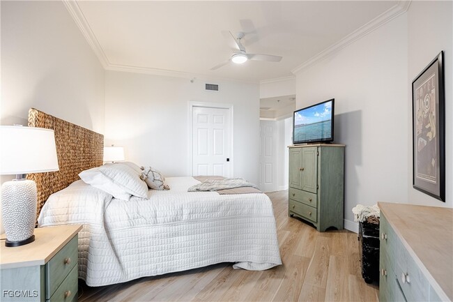 Photo - 2745 First St Unidad 705