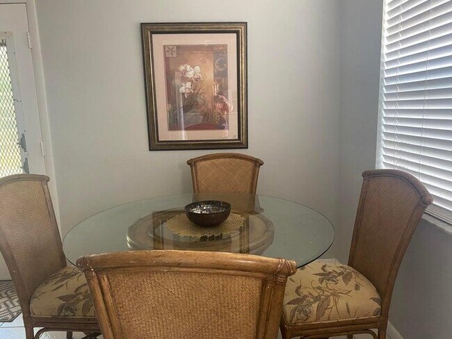 Photo - 542 Normandy Ln