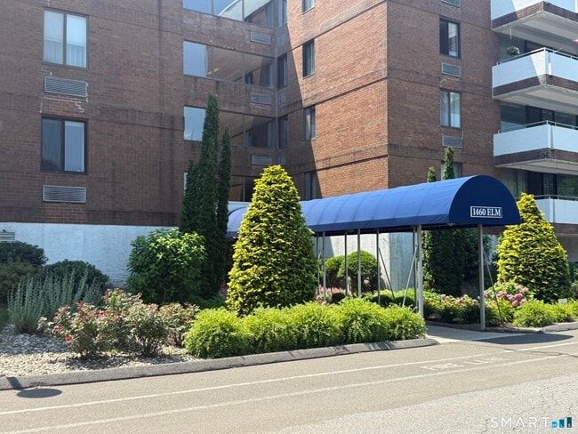 Building Photo - 1460 Elm St Unit 132