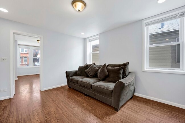 Photo - 465 W 27th St