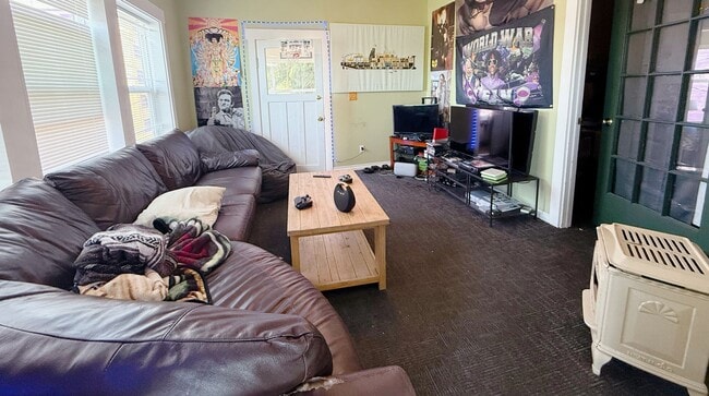 Photo - Pre-leasing - 6Bd/3Ba