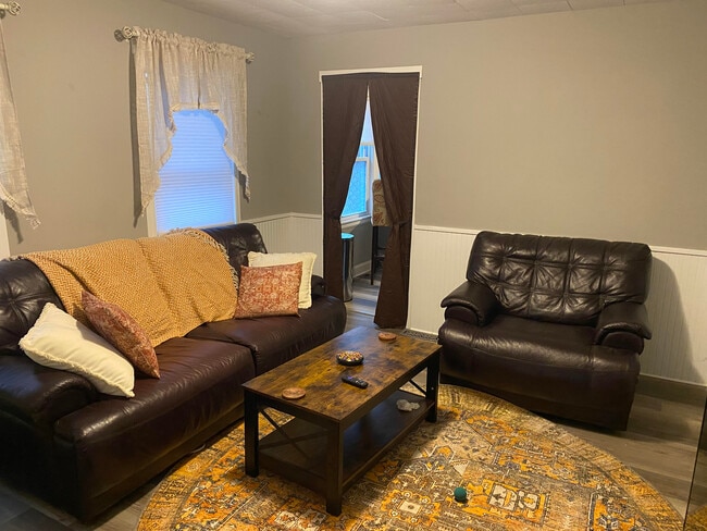 Building Photo - 21 Willoughby St Unit 21 Willoughby St.