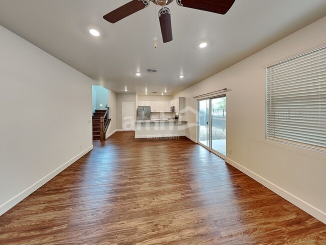 Photo - 638 W Hackamore Ave