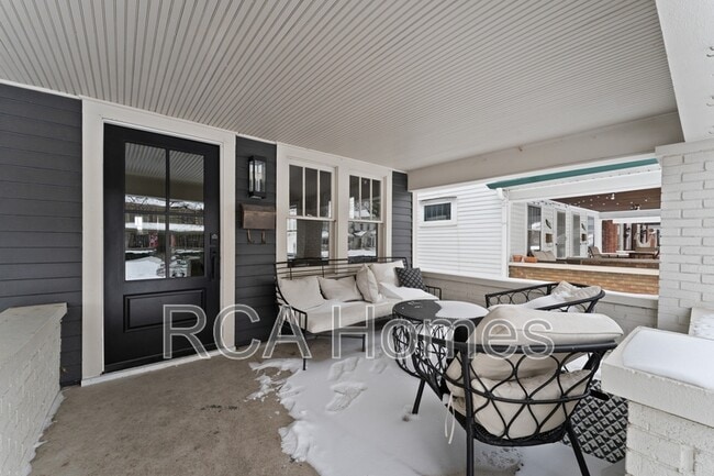 Photo - 4704 Broadway St