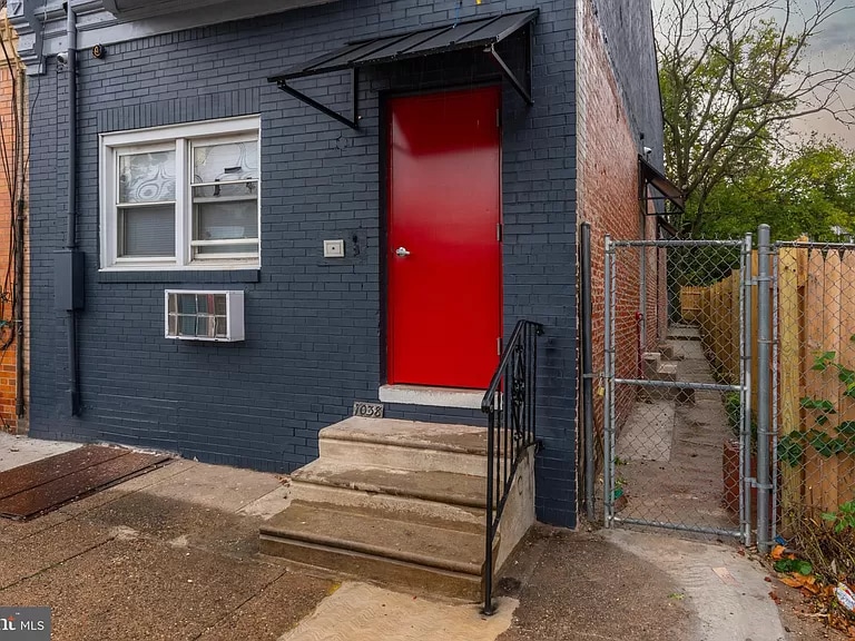 Photo - 7038 Woodland Ave