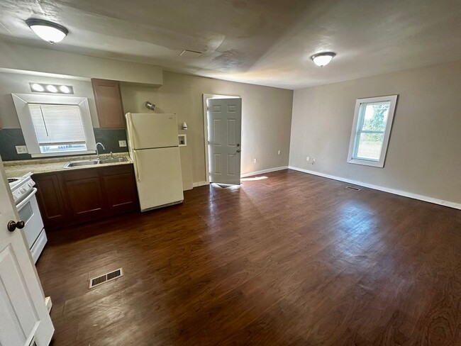 1214 Commercial St Unit 1214 Commercial St B