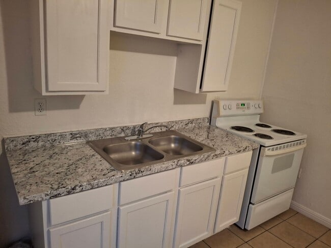 Photo - 1007 C St Unit 3