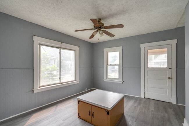 Photo - 2118 Denison Ave Unit UP - 3bd/1.5ba