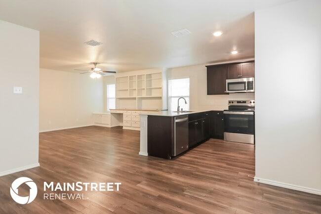 Photo - 5213 Longshadow Dr