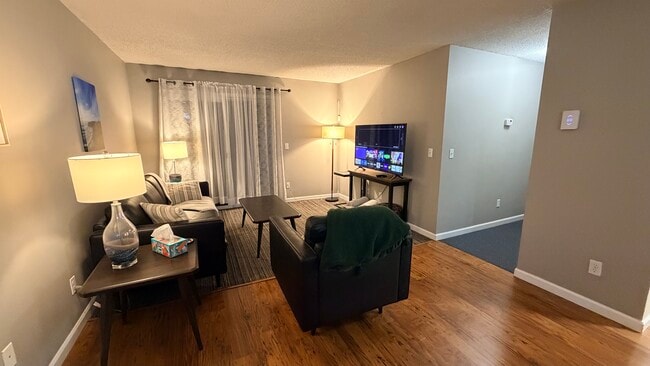 Building Photo - 4660 Reka Dr Unit D12