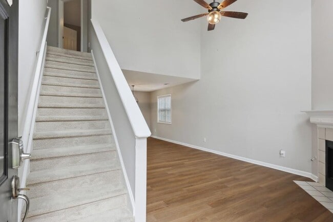 Photo - 1044 Hillsborough Chase NW