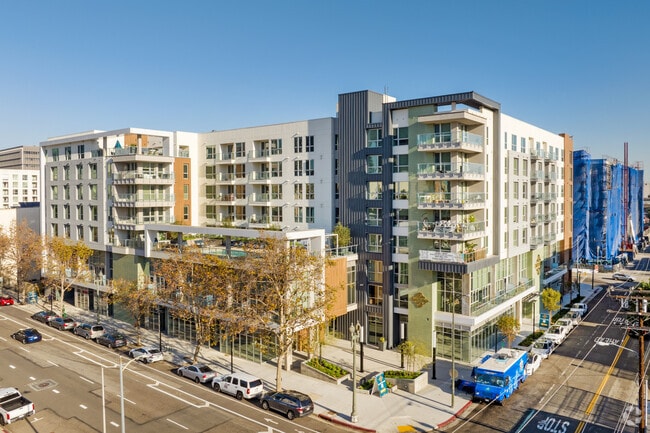 Building Photo - Emerald