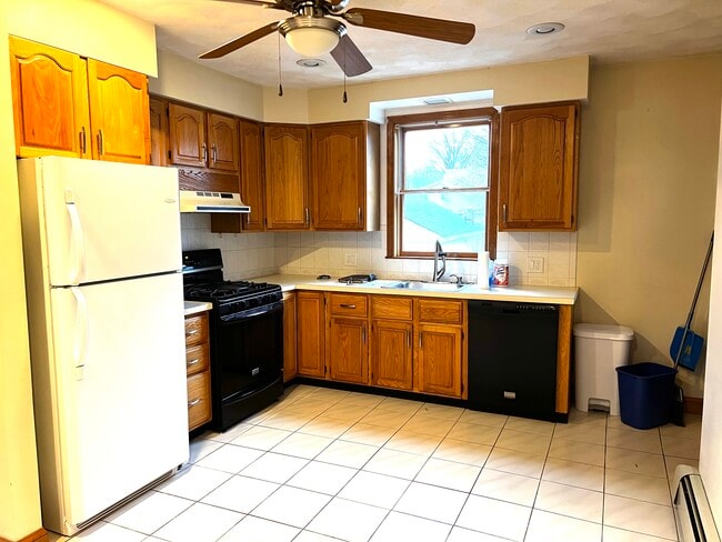 Photo - 30 Pleasant St Apartments Unit 1